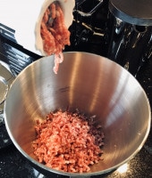 Schweinefleisch durchdrehen mit der KitchenAid