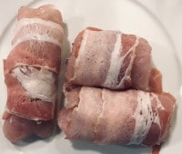 Truthahn-Involtinis in Bacon gewickelt