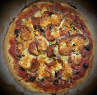 Pizza con Tutto, frisch aus dem Ofen