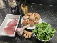 Zutaten für unsere Thunfischsteaks mit Zwiebel-Relish und Shiitakepilzen
