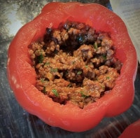 gefüllte Tomaten gratiniert: Jetzt wird die Masse in die Tomaten gefüllt