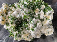 Kartoffelsalat mit viel Schnittlauch