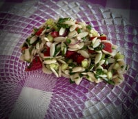 Risoni Salat wird serviert