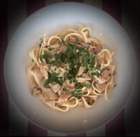 Pappardelle mit Steinpilzen sind serviert