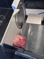 Das Carpaccio wird geschnitten