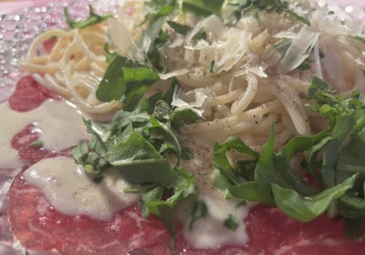 Das Carpaccio mit Trüffelnudeln im Detail