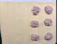 Die Füllung für die Maultaschen in Butter gebraten kommt auf den Teig